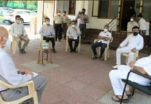 ಬೆಂಗಳೂರು: ಸಿ ಎಂ ಅಧ್ಯಕ್ಷತೆಯಲ್ಲಿ ನಡೆದ ಸಭೆಯಲ್ಲಿ ಕೋವಿಡ್-19 ನಿಯಂತ್ರಿಸಲು ಕೈಗೊಂಡ ಪ್ರಮುಖ ನಿರ್ಣಯಗಳು.