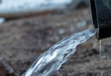 ನೆರೆಯ ರಾಜ್ಯಗಳ ಕಲುಷಿತ ನೀರನ್ನು ಸಂಸ್ಕರಿಸಲು ದೆಹಲಿ ಸರ್ಕಾರವು ಹೊಸ ಚರಂಡಿಯನ್ನು ನಿರ್ಮಿಸಲು ಯೋಜಿಸಿದೆ.